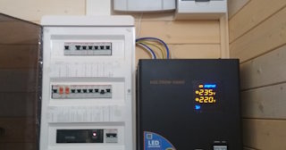 Установка и подключение стабилизаторов напряжения от 576 руб в Королев - ЭлектроКрл